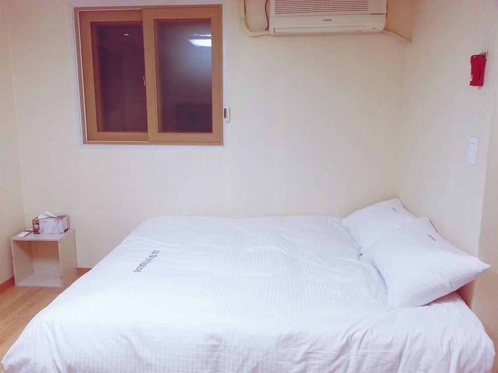 Iu Guest House Myeongdong Seoul Bagian luar foto