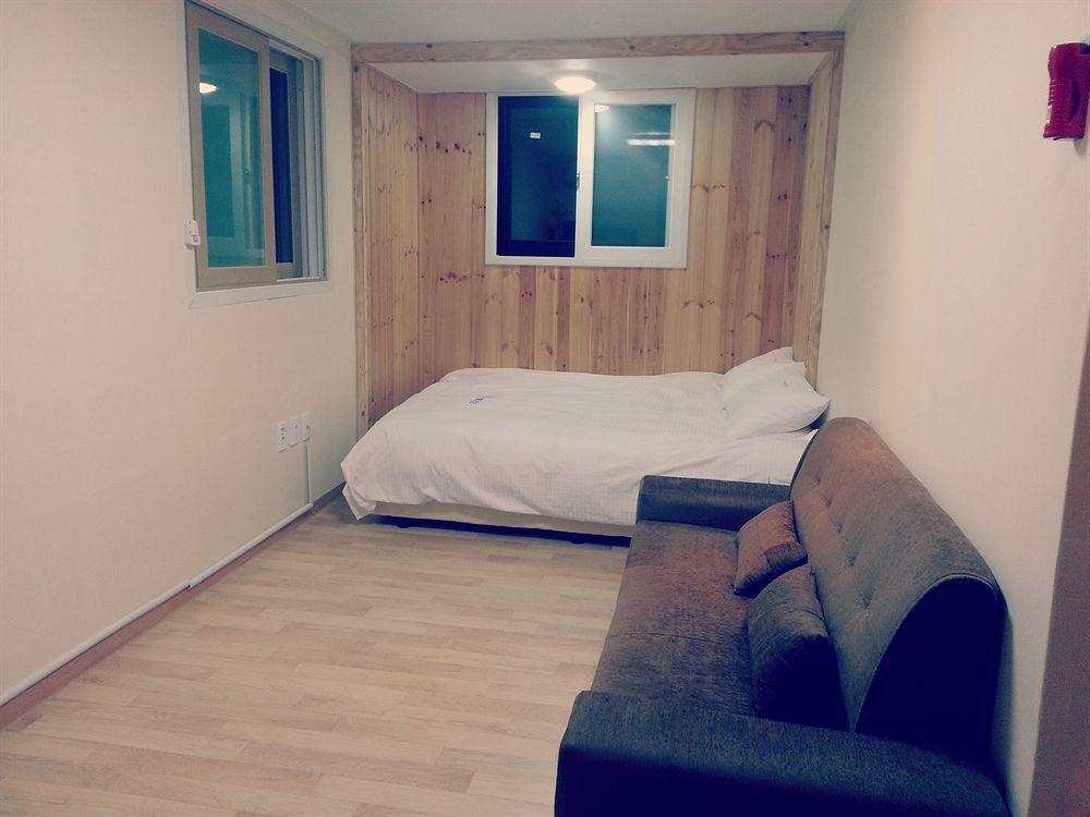 Iu Guest House Myeongdong Seoul Bagian luar foto
