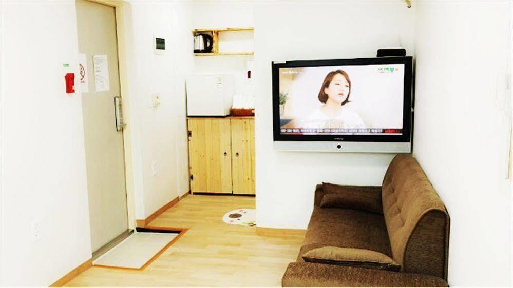Iu Guest House Myeongdong Seoul Bagian luar foto
